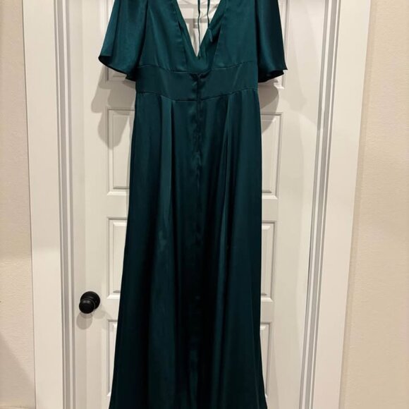 David’s Bridal Bridesmaid Dress - Gem (Emerald) Charmeuse Flutter Sleeve A-Line - Picture 7 of 9